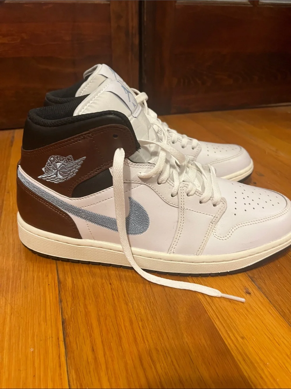 Air Jordan size 10 Air Jordan 1 Mid SE in the 